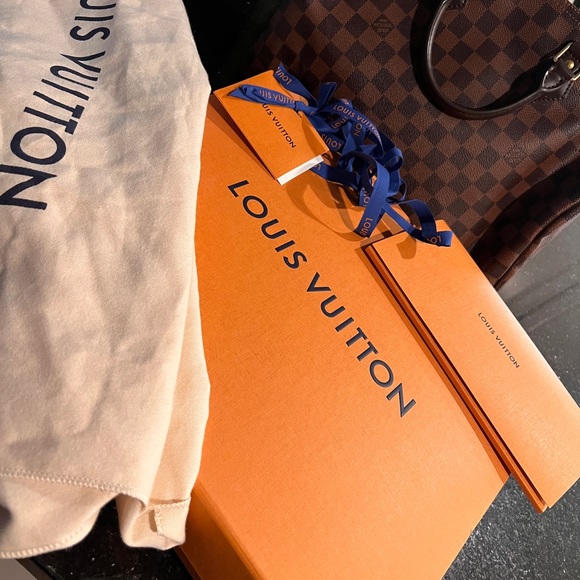 Authentic Louis Vuitton - Picture 9 of 11